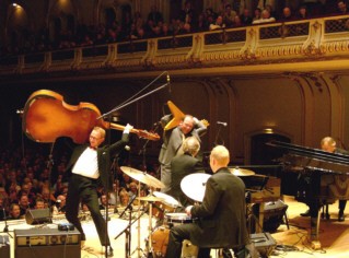 Eight to the Bar in der Hamburger Musikhalle